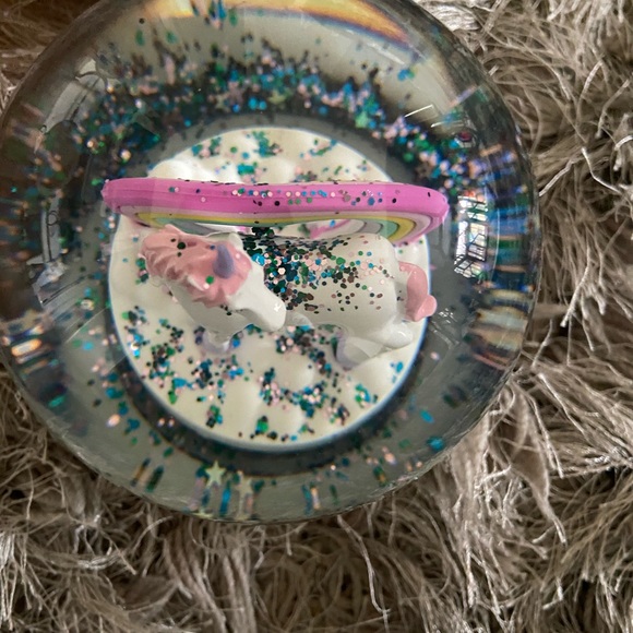 Unicorn led snow glow with changing colors - Picture 1 of 2